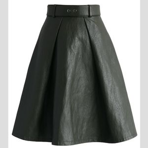 Chicwish Olive Faux Leather Skirt M (Waist 27”)